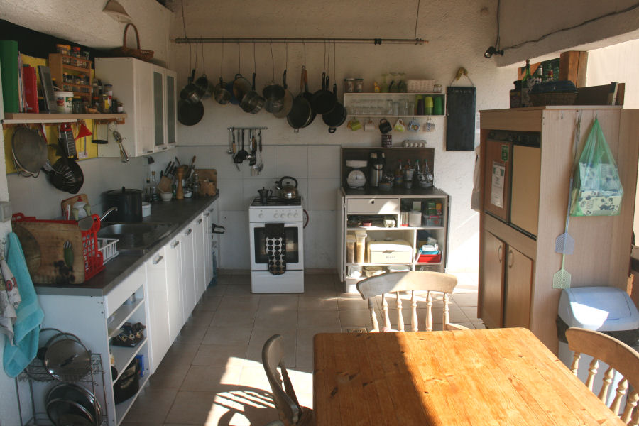 23 kitchen.jpg
